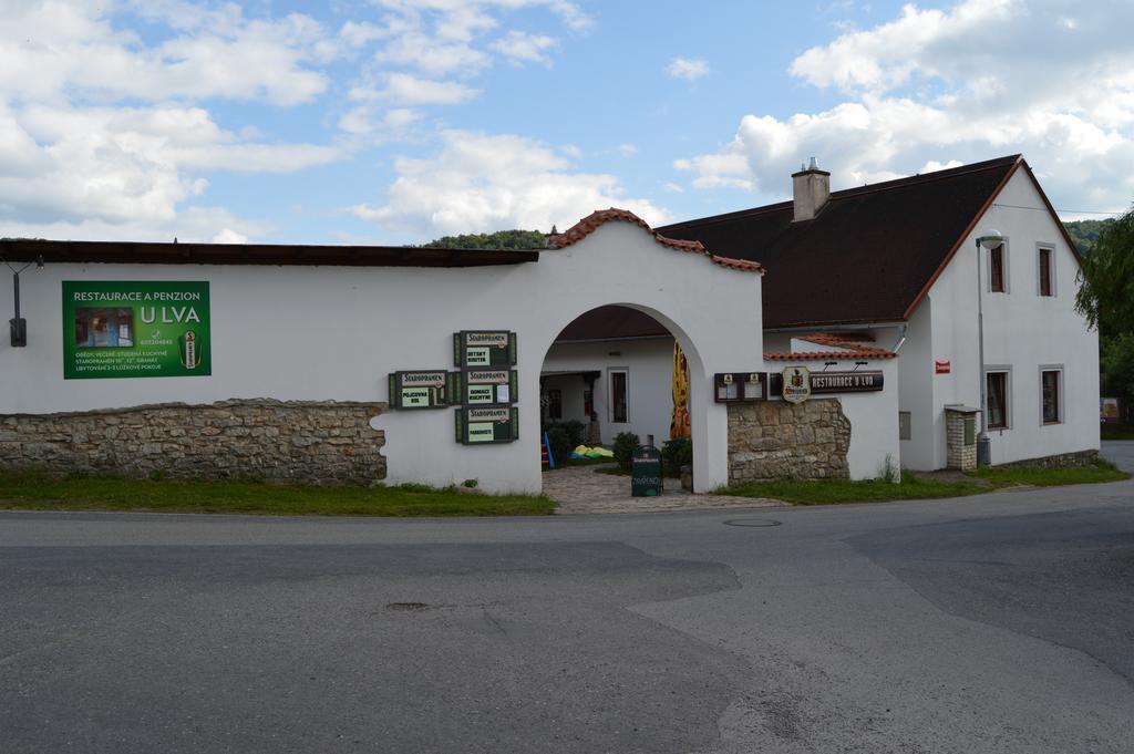Restaurace a penzion U Lva Karlštejn Exteriér fotografie
