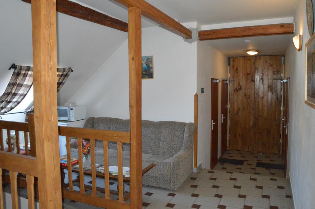 Restaurace a penzion U Lva Karlštejn Exteriér fotografie