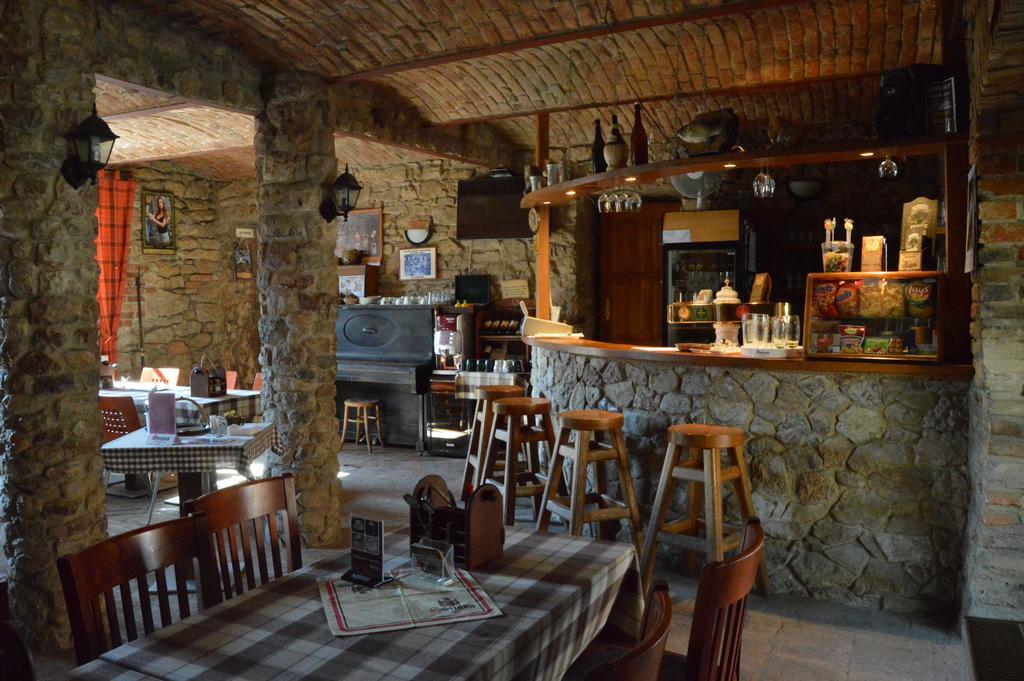 Restaurace a penzion U Lva Karlštejn Exteriér fotografie