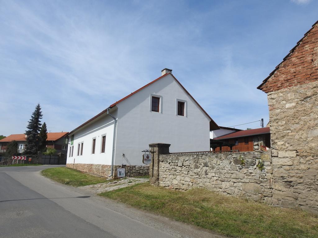 Restaurace a penzion U Lva Karlštejn Exteriér fotografie